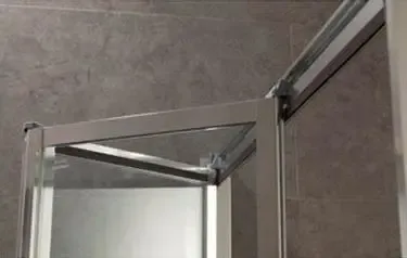 Дверь bifold 90*195, профиль хром, стекло прозрачное 5мм