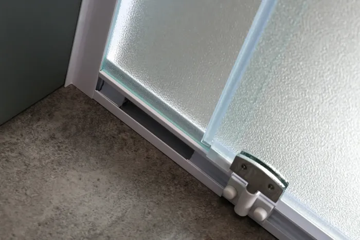 Дверi в нiшу 70-80*185см розпашні, профиль бiлий, скло Zuzmara 5мм